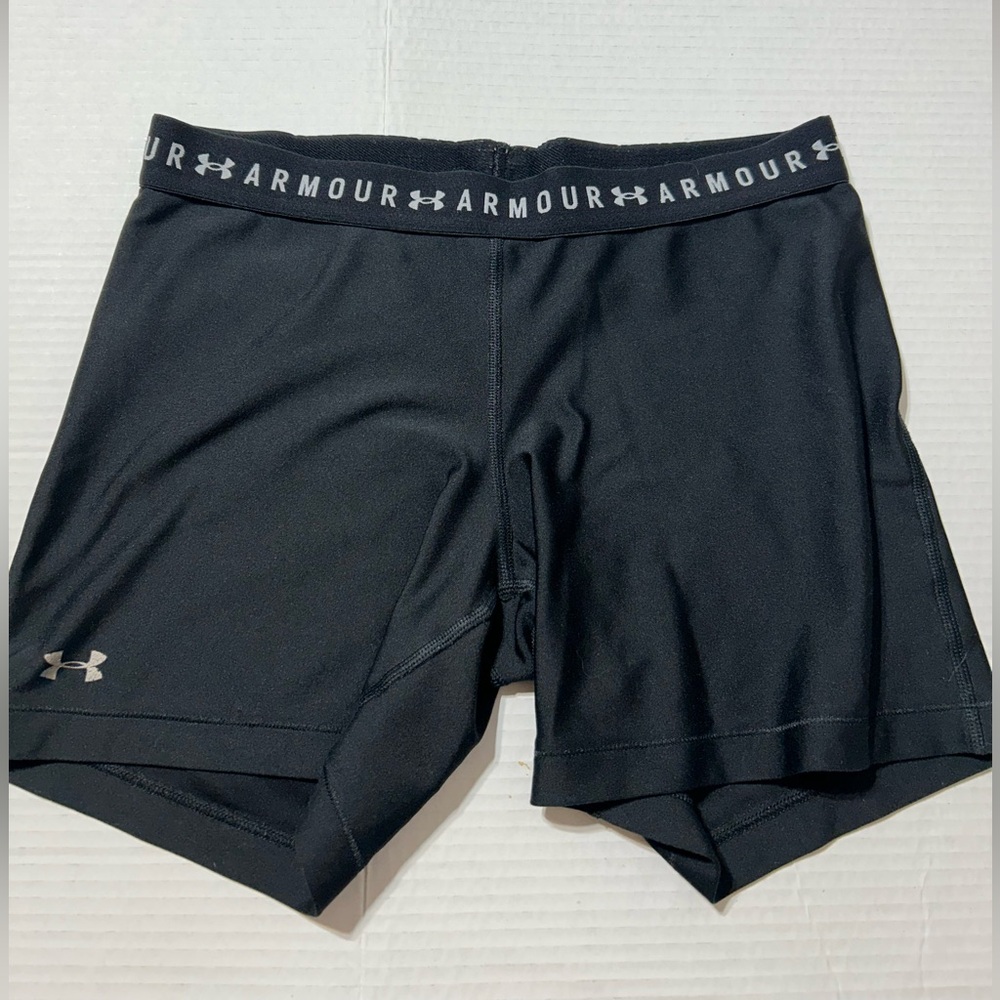 Womenโs Under Armour Black Compression Performance Shorts